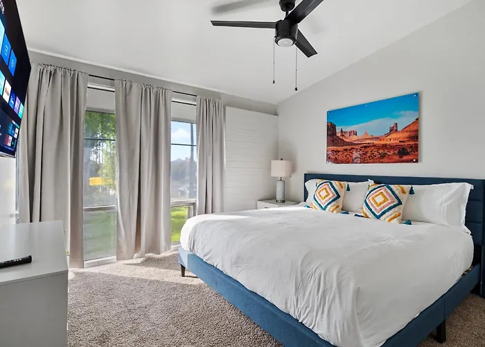 Chic & Modern 2b2b In Scottsdale