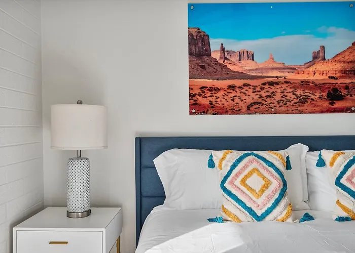 Apartment Chic & Modern 2b2b In