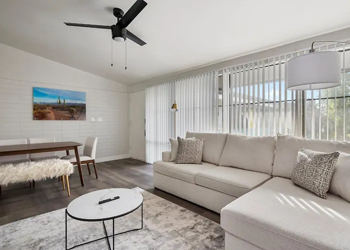 Chic & Modern 2b2b In Apartment